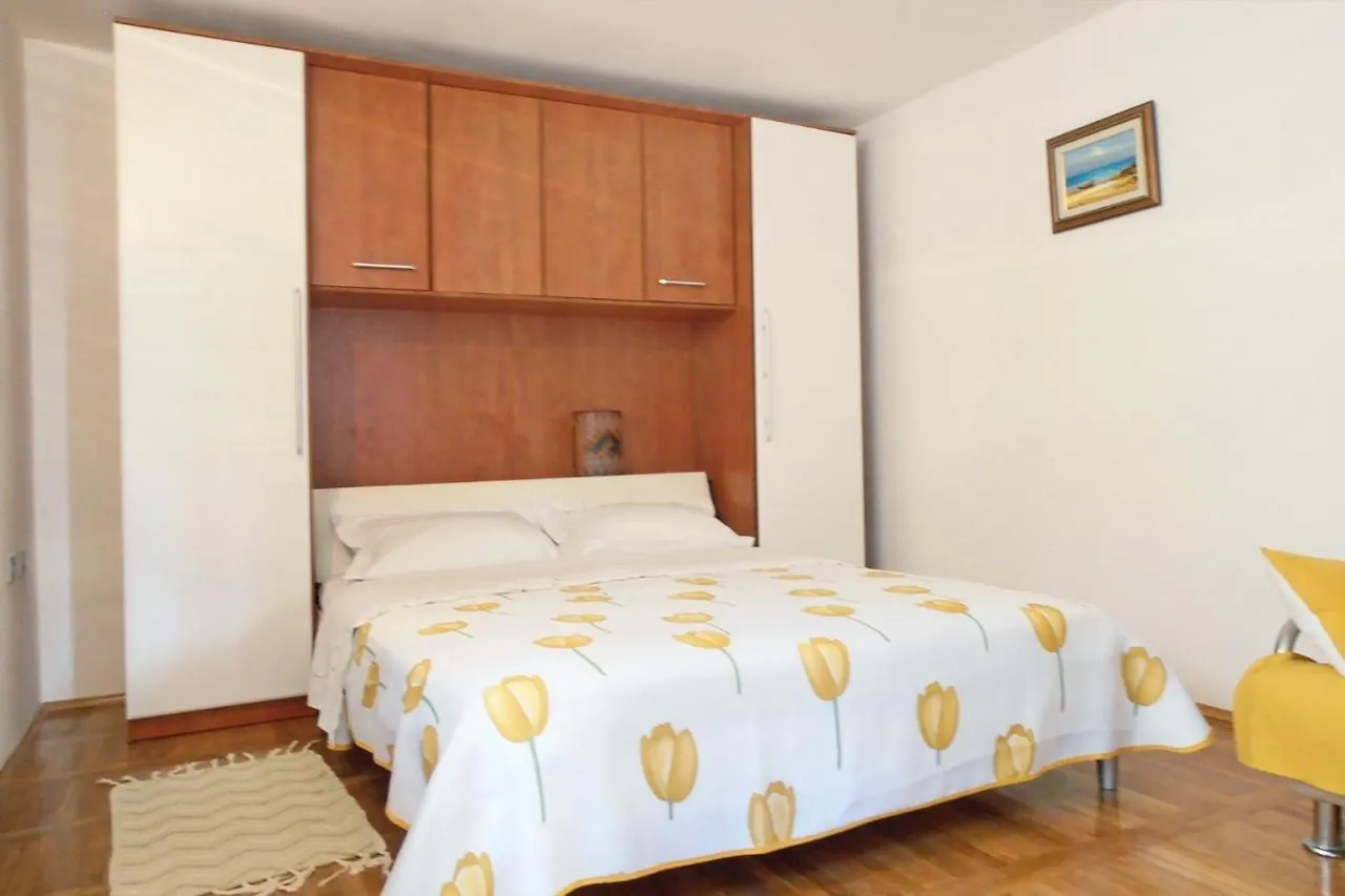 Apartment Veli Losinj 8029B
